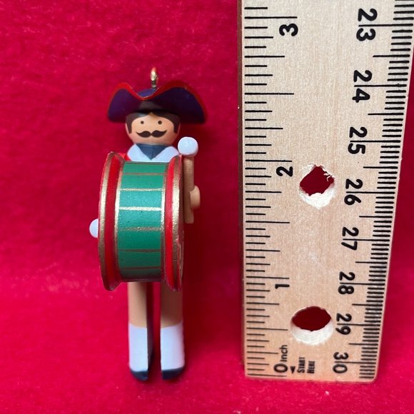 Early American Clothespin Soldier Hallmark Ornament - Picture 5 of 6